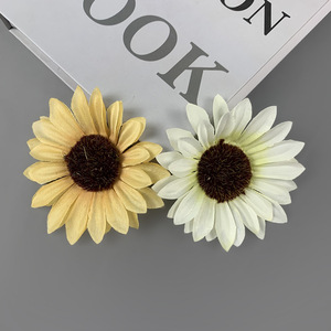 Flor de Girasol Artificial de Seda de 9 cm de Diámetro para Decoración de Bodas y Hogar - Product Image 3
