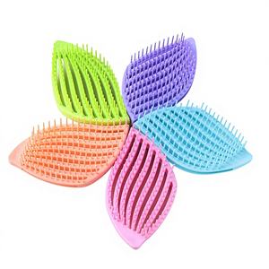 Brosse de massage ronde élastique creuse pour le lavage des cheveux et le soin du cuir chevelu, double usage, matériau TPEE, utilisation en salon et à domicile, marque Lngrid - Product Image 1