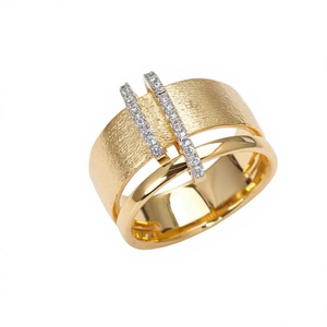 Anillo de Lujo de Cobre con Cruz y Capas, Acabado Cepillado, Circonita Cúbica, Banda Ancha, Joyería de Boda para Novia - Product Image 2