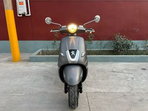 Peugeot <span class=keywords><strong>Django</strong></span> 150 Scooter Retrò a Benzina, Motore EFI 4 Valvole Raffreddato ad Acqua, ABS, TFT, Smart Key, Pneumatici LED Michelina, Moto per Pendolari - Product Image 1