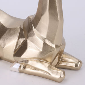 Statuette di Cervi Contemporanee Redeco, Arte in Resina Geometrica, Design Oro e Bianco, Decorazione Natalizia Moderna per Esposizione su Mensole - Product Image 3