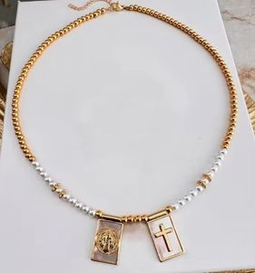 Collar Escapulario Hecho a Mano con Perlas de Agua Dulce y Cobre, Cruz de San Benito, Estilo Bohemio, Gargantilla con Cuentas de Semillas, Joyería para Mamá - Product Image 5