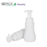 UKPACK UKF13 Bouteille en mousse plastique HDPE 230ml contenant de savon liquide avec pulvérisateur à pompe pour lavage corporel masque facial emballage de shampooing