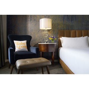 Ensemble de meubles de chambre <span class=keywords><strong>d</strong></span>'hôtel moderne et élégant |   Fauteuil <span class=keywords><strong>d</strong></span>'appoint rembourré en cuir personnalisé, coiffeuse - Product Image 1