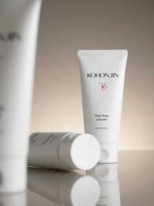 Nettoyant Quotidien K-Beauty Doux pour le Visage, Mousse Riche et Dense, Hydratant et Fixateur d'Humidité pour Peaux Sèches, à base de Riz Fermenté et de Lotus - Product Image 1