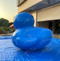 Ballon géant publicitaire personnalisé en forme de dessin animé animal, canard jaune ou bleu flottant avec ventilateur intégré pour la publicité