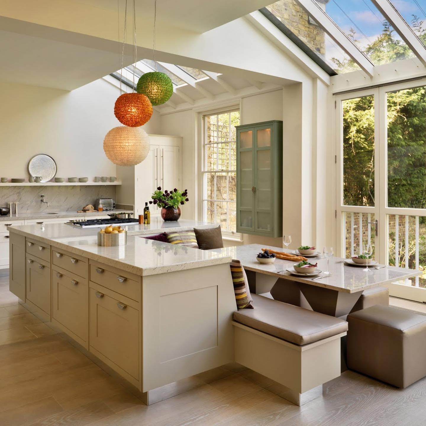 Colori e design disponibili, si prega di inviare una richiesta.