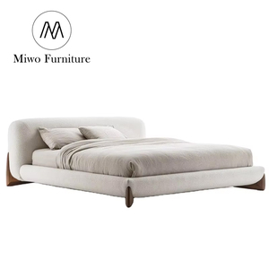 Letto Matrimoniale di Lusso Italiano Queen King Size con Struttura in Tessuto, Letti Moderni Nordici Imbottiti e Trapuntati, Mobili in Velluto e Legno Massello - Product Image 1