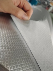 Rollos <span class=keywords><strong>de</strong></span> Lámina <span class=keywords><strong>de</strong></span> Aluminio con Tela No Tejida Compuesta en Relieve Personalizable, Utilizados para <span class=keywords><strong>Aislamiento</strong></span> <span class=keywords><strong>de</strong></span> Edificios, Embalaje, <span class=keywords><strong>Placas</strong></span> Metálicas <span class=keywords><strong>de</strong></span> <span class=keywords><strong>Aislamiento</strong></span> - Product Image 1
