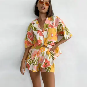 Drops hipping OEM 100% Polyester Sommer Damen Blumen Rayon bedruckte Pyjama Set Damen Nachtwäsche