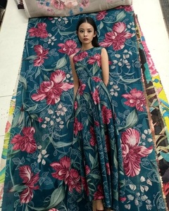 Nueva Tela de Seda Ligera de 120 GSM con Impresión Digital Personalizada para Confección de Prendas y Vestidos - Product Image 3