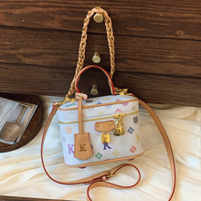 <span class=keywords><strong>Bolso</strong></span> de Mano de Alta Gama con Cadena y Diseño Geométrico en Cuero PU, <span class=keywords><strong>Bolso</strong></span> de Hombro Cruzado para Fiesta, Elegante y de Calidad para Mujer - Product Image 2