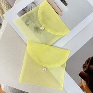 Pochette en organza Chuanghua avec bouton perlé, pochette en organza polyester pour emballage cadeau avec logo personnalisé - Product Image 3
