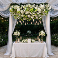 FA038 Composition florale personnalisée en hydrangeas artificiels blancs et verts 1,8*1,8m pour décoration florale suspendue au plafond de bar d'hôtel