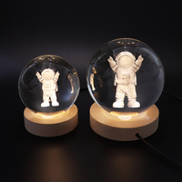 Vente chaude Boule de cristal K9 3D gravée au laser Système solaire Astronaute avec base