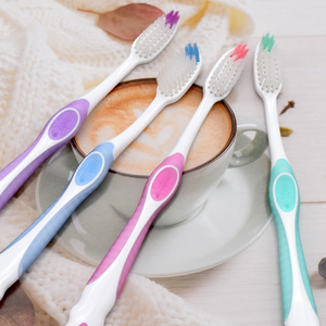 Brosse à dents manuelle en plastique pour adultes avec logo, poils massants, vente en gros - Product Image 2