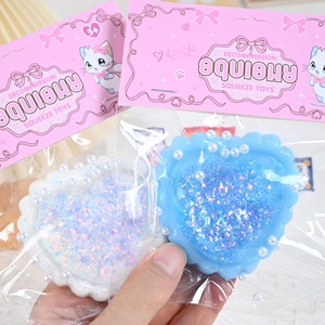 JY Juguete Antiestrés Creativo con Forma de Corazón Brillante de San Valentín para Niñas y Trabajadoras de Oficina - Product Image 1