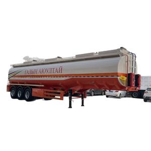 Nouveaux camions-citernes à carburant en acier au carbone à 4 compartiments Dongfeng pour la vente transfrontalière, transport de gazole et d'essence, capacité de 31 à 40 tonnes - Product Image 1