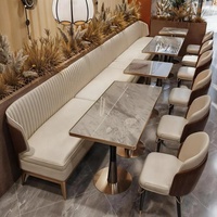 Ensemble de mobilier de restaurant de luxe, tables rondes en marbre, chaises bicolores avec garniture dorée, assise crème, style moderne, vente en gros