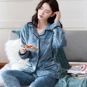 Nouvel ensemble de <span class=keywords><strong>pyjama</strong></span> en <span class=keywords><strong>polaire</strong></span> corail moelleux pour <span class=keywords><strong>femme</strong></span>, avec revers, pantalon élastique et poches brodées, idéal pour l'<span class=keywords><strong>intérieur</strong></span> et l'extérieur - Product Image 2
