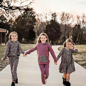 Nuovi Arrivi Moda Famiglia Set Coordinato Abbigliamento Invernale per Sorelle Bambine con Felpa con Cappuccio Outfit Coordinati Mamma e Figlia - Product Image 2