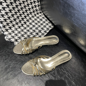 Sandalias Planas de Lujo para Mujer 2025, Diseño Deportivo con Tiras Cruzadas y Correa en el Tobillo, con Plantilla de Goma - Product Image 1