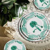 Ensemble d'assiettes en céramique feuille verte artisanale motifs tropicaux peints à la main pour décor de table de mariage magique