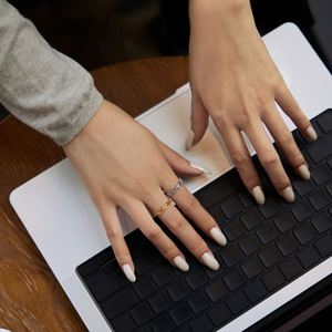 Anillo de Plata 925 con Diseño Delicado y Único de Dylam, Banda de Eternidad con Circonita Cúbica 5A, Patrón Calado, Joyería - Product Image 2