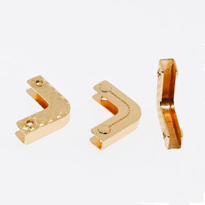 Accessori per Borse all'Ingrosso, Fibbie Personalizzate in Metallo <span class=keywords><strong>con</strong></span> <span class=keywords><strong>Nome</strong></span> del Marchio, Clip per Corda <span class=keywords><strong>con</strong></span> Bordo Traforato, Fibbie Protettive per Angoli Fatte a Mano - Product Image 1