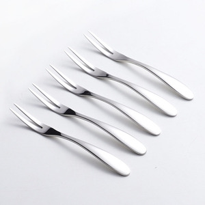 Juego de Cubiertos Personalizados de Acero Inoxidable 304/410 con Tenedor de Frutas de Punta Puntiaguda y Tenedor para Pastel - Product Image 1