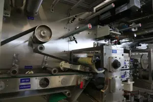<strong>Manufacturer</strong> Price Full Automatic Baby <strong>Diapers</strong> <strong>Machine</strong> Sanitary Pad Making <strong>Machine</strong> Low <strong>Cost</strong> - Product Image 6