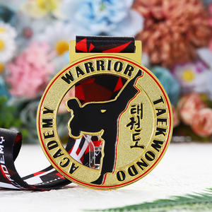 Médaille personnalisée en métal émaillé en alliage de zinc doré, médaille ronde dorée creuse 3D à double face pour le taekwondo - Product Image 1