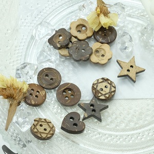 Bán Buôn Trực Tiếp Cổ Phiếu Tại Chỗ Tự Nhiên Tay Khắc Hình Dạng Không Thường Xuyên Vỏ Dừa Bền Vững Nút Quần Áo Cho May Mặc - Product Image 5