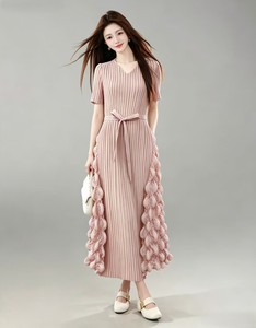 Abito <span class=keywords><strong>Lungo</strong></span> Elegante da Donna con Pieghe, Collo a V, <span class=keywords><strong>Maniche</strong></span> <span class=keywords><strong>Corte</strong></span>, Cintura in Vita, Dettaglio Laterale 3D a Bolle Intrecciate, Colore Beige - Product Image 3
