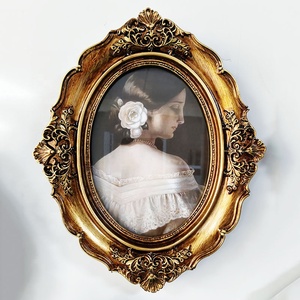 Cadre <span class=keywords><strong>photo</strong></span> ovale 4x6 en résine et verre, style baroque européen vintage, fait main, sculpté bronze doré, aspect antique, ornement <span class=keywords><strong>de</strong></span> <span class=keywords><strong>table</strong></span> <span class=keywords><strong>de</strong></span> mariage - Product Image 1