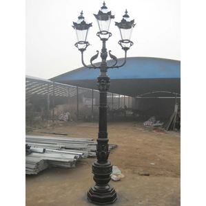 <span class=keywords><strong>Lampadaire</strong></span> de jardin noir en fonte <span class=keywords><strong>forgé</strong></span> de l'Ouest - Product Image 1