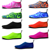 Chaussures d'eau légères pliables en néoprène avec semelle antidérapante pour la plage, la marche aquatique et la natation, impression couleur OEM