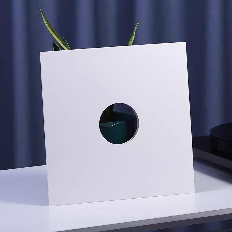 Tarjeta blanca con agujeros, impresión en placa de cobre brillante y lisa.