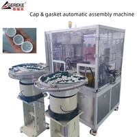 Machine d'assemblage automatique de capuchons et de joints