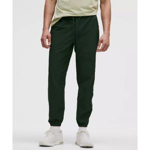 กางเกงแทร็คผู้ชายไนลอนแบบใหม่ ขายส่งจากโรงงาน รับทำโลโก้ กระเป๋าถักแบบเรียบ ระบายอากาศได้ดี - Product Image 2