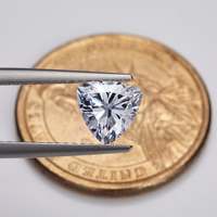 Vente en gros de pierres de moissanite en vrac, couleur DEF, pureté VVS1, taille triangulaire, taillées à la machine de haute technologie, certifiées GRA, couleur créée en laboratoire