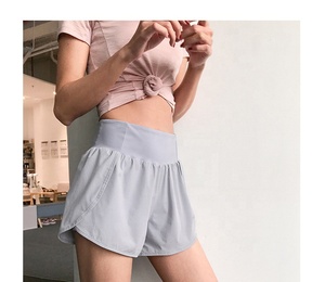 Venta al por mayor de pantalones cortos deportivos de doble capa de secado rápido para gimnasio pantalones cortos deportivos para correr activos para mujeres - Product Image 4