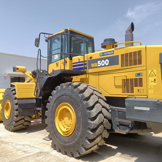 Used Komatsu WA500-6 Wheel Loader From Japan, in Excellent Working Condition, with One-year Warranty.