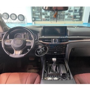 Modificaciones de acabados interiores para el Lexus LX570 2021, incluyendo el volante y el tablero. - Product Image 3