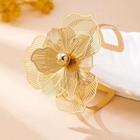 Boucles d'oreilles clous en forme de fleur creuse plaquées or et argent avec strass pour femmes, bijoux de fête, vente directe d'usine en gros