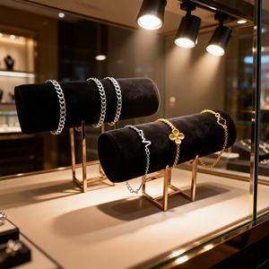 Exhibidor de Joyería Redondo de Terciopelo Elegante con Logotipo Personalizado, Moderno y Ligero, para Relojes, Pulseras y Brazaletes - Product Image 1