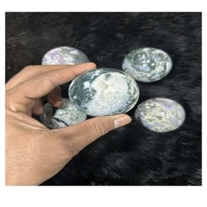 Boule de cristal en agate mousse naturelle sculptée à la main, décoration d'intérieur, cadeau, ornement, guérison - Product Image 1