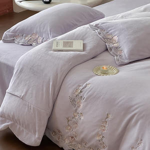 Parure de lit en molleton floral Duoximeimiankang 4 pièces, draps et housses de couette brodés pour usage domestique - Product Image 1