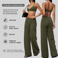 Ensemble de yoga pour femmes en gros : Soutien-gorge triangle à bretelles spaghetti, dos croisé, pantalon taille haute à revers et jambes larges – Tenue de sport