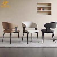 Chaises de salle à manger modernes en cuir PU avec accoudoirs en forme de U, style nordique contemporain, multicolores, pieds en fer noir, pour la maison et les restaurants